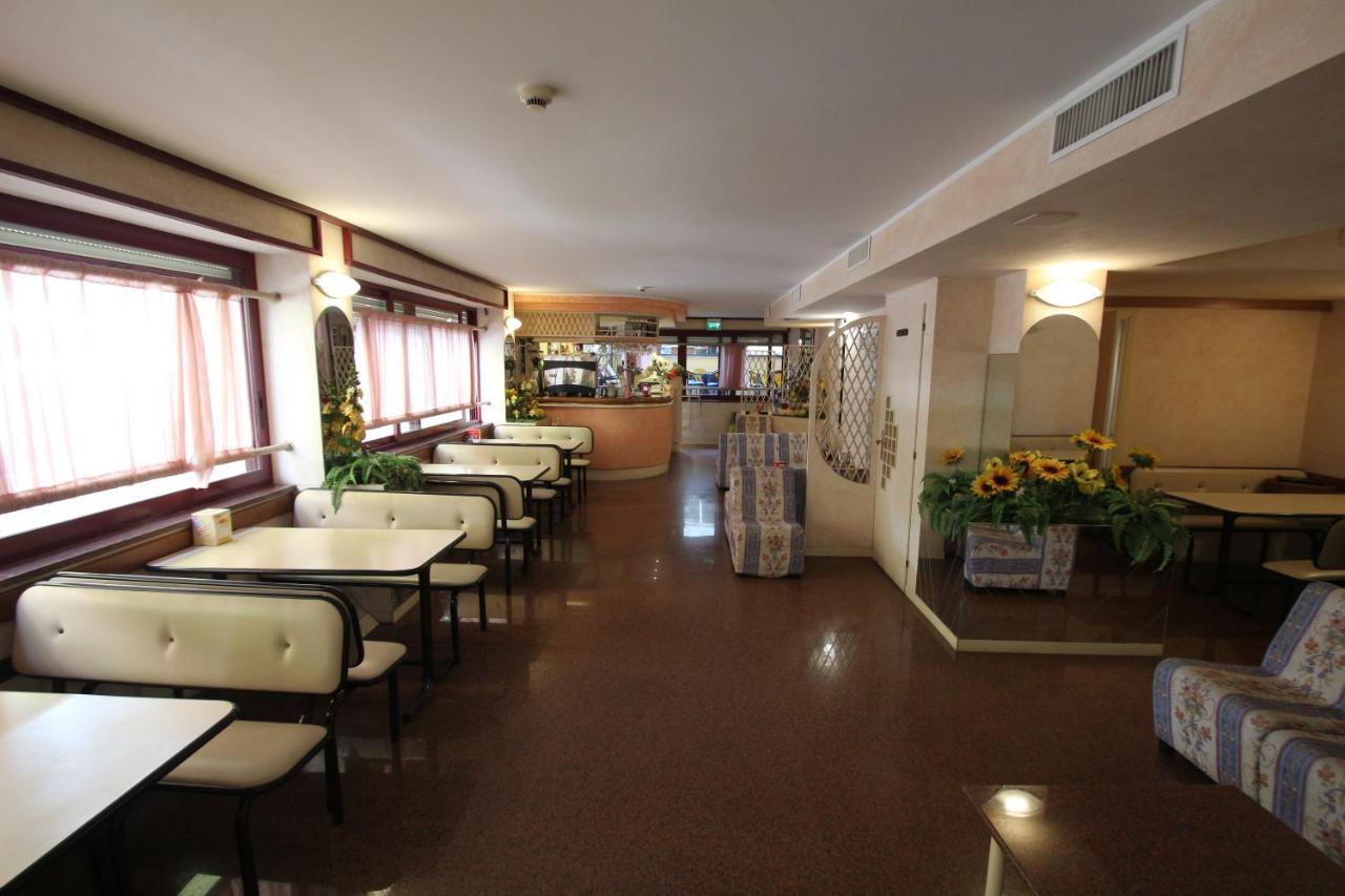 Hotel Colorado Rimini Exterior photo