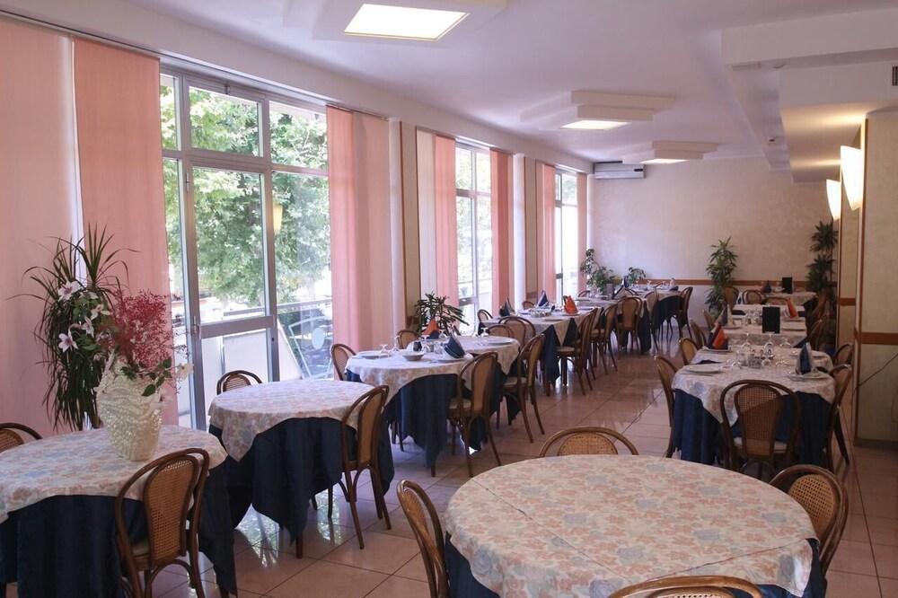 Hotel Colorado Rimini Exterior photo