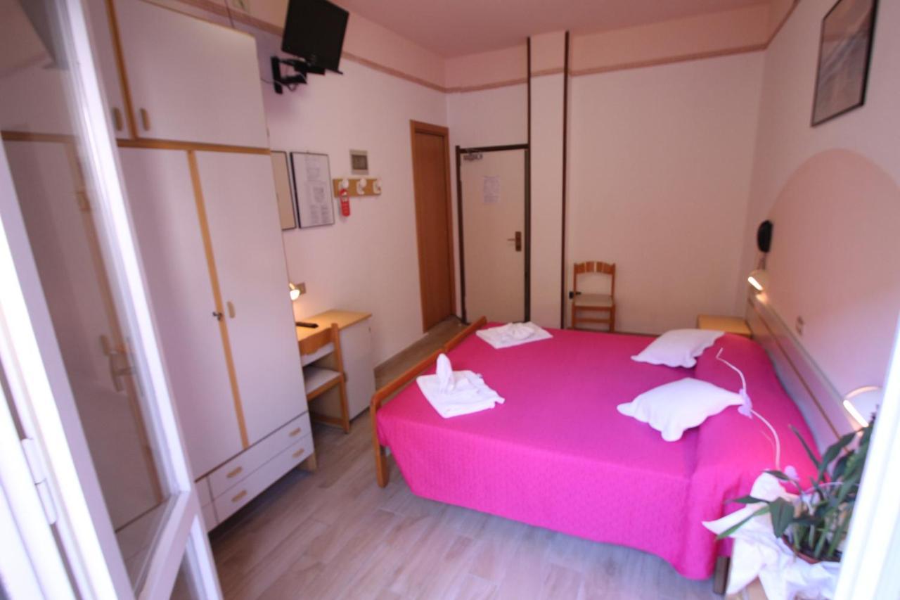 Hotel Colorado Rimini Exterior photo