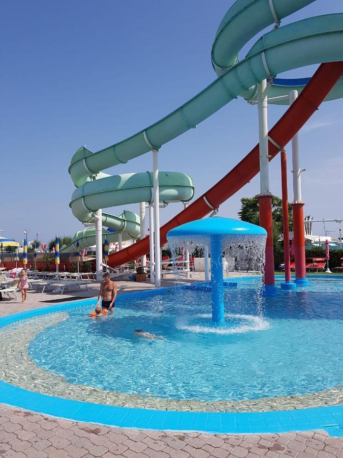 Hotel Colorado Rimini Exterior photo